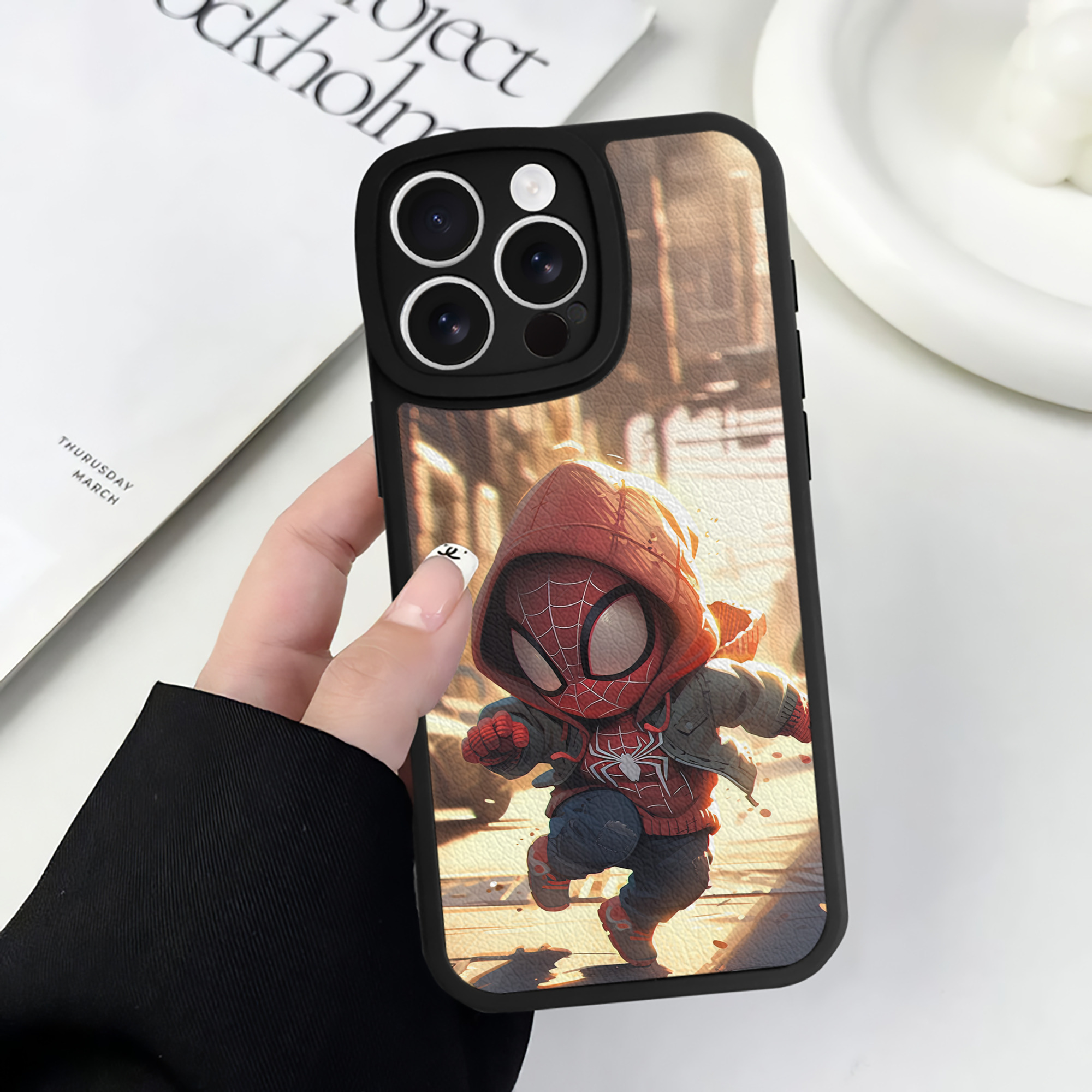 （画像用） Spider Man スパイダーマン 【iPhone 16シリーズ対応】シリコンスマホケース（レザー調） 材質：シリコン